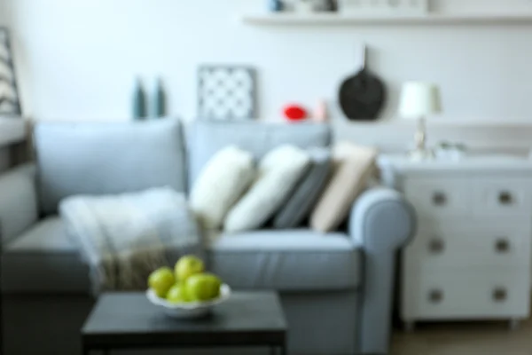 Hermoso salón moderno con sofá gris — Foto de Stock