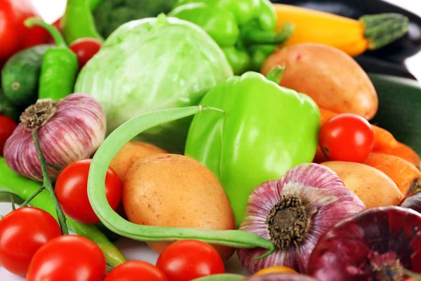 Hög med färska grönsaker — Stockfoto