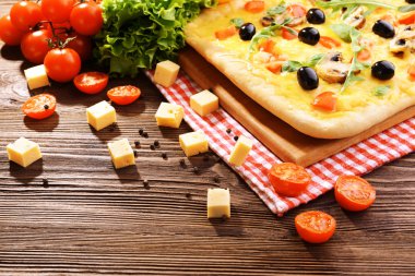 lezzetli ev yapımı pizza üzerinde tablo yakın çekim