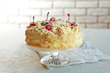 Tereyağı kek kiraz ile