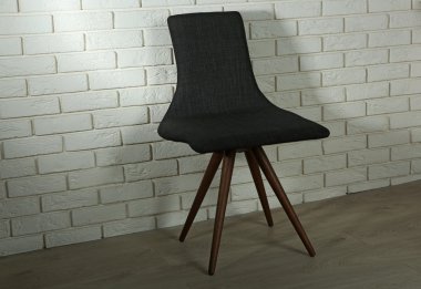 Tuğla duvar modern sandalye