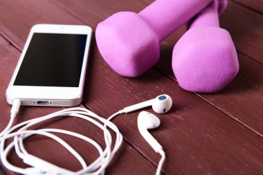 Hareket eden telefon ve kulaklık