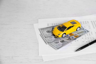 Oyuncak araba, para, belgeler
