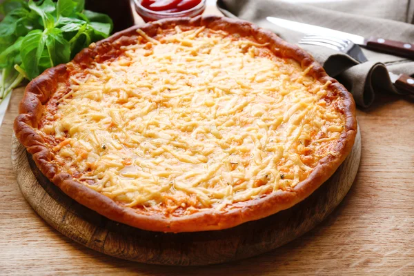 Tasty cheese pizza on table close up — Stock Photo, Image