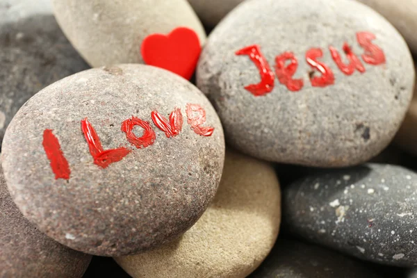 Pebbles met opschrift ik liefde Jezus — Stockfoto