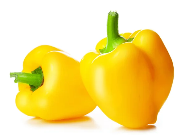 Grupo de pimentas amarelas isoladas em branco — Fotografia de Stock