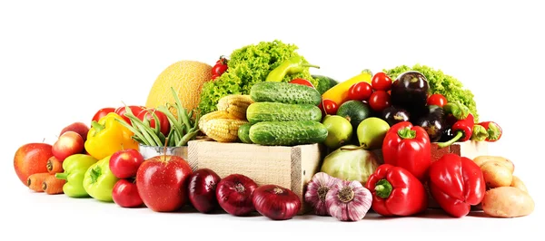 Composición con frutas y verduras frescas aisladas sobre blanco — Foto de Stock