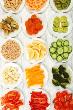 farklı ürünler üzerinde daireler ahşap tablo, üstten görünüm