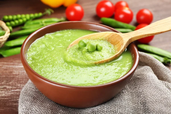 Tasty peas soup and cherry tomatoes — Stock Photo, Image