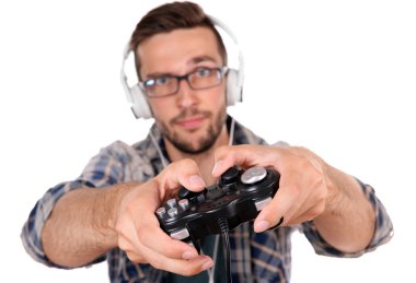 Video oyunu oynayan adam