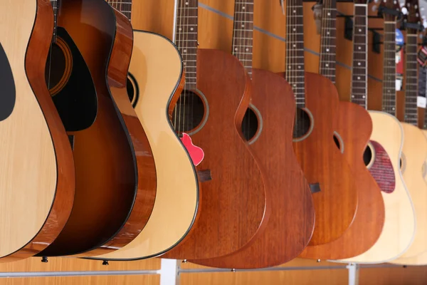 Guitars in music store — Stock Photo, Image