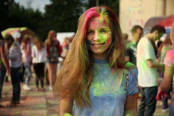 Donna che celebra il festival del colore Holi — Foto Stock