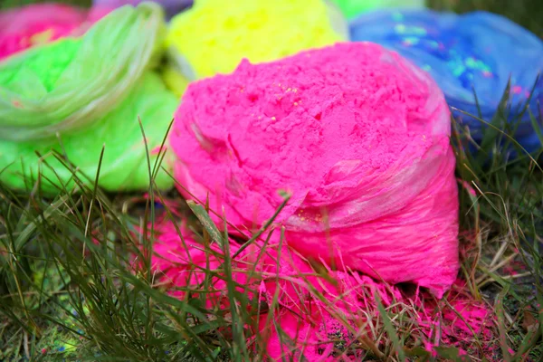 Torby z Indian farby na festiwalu Holi kolorów — Zdjęcie stockowe