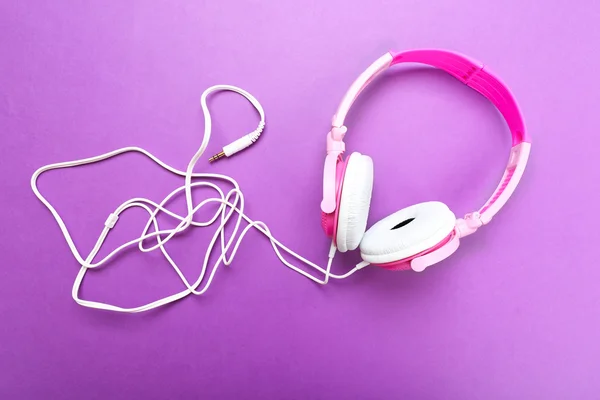 紫にピンクのヘッドフォン — ストック写真