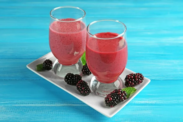 Glasögon av blackberry smoothie — Stockfoto