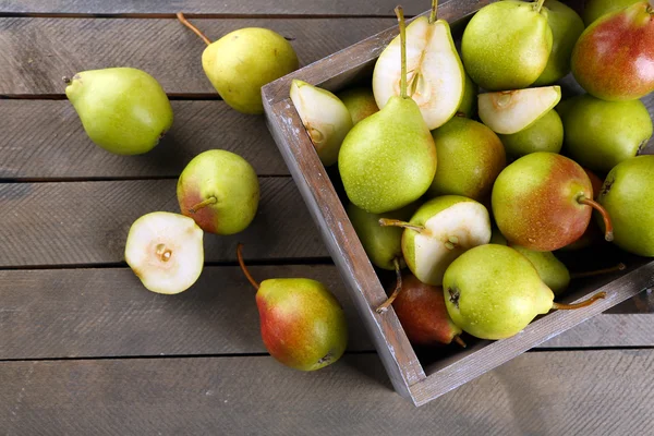 Ripe pears in wooden box — Stock Photo, Image