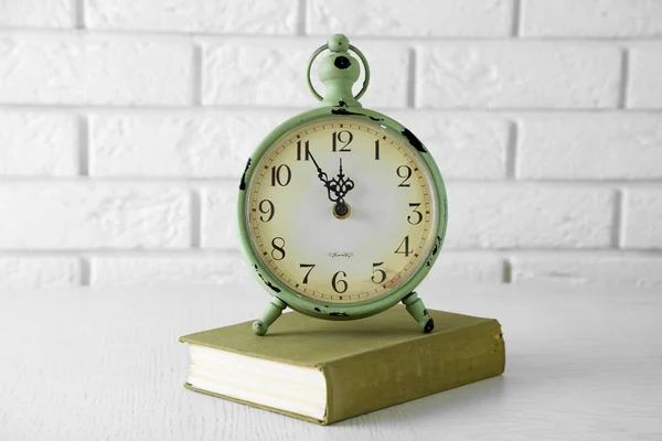 Clock and vintage book — Stock Photo, Image