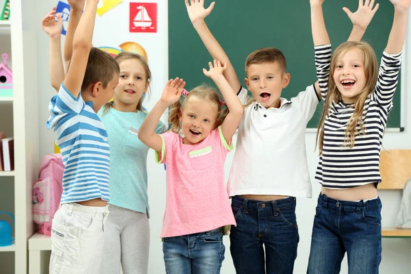 Portrait de camarades de classe heureux — Photo