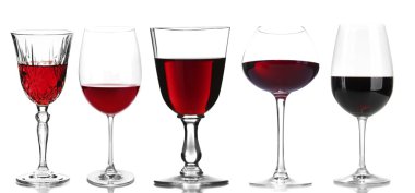 Kadehlerin beyaz izole farklı şarap ile