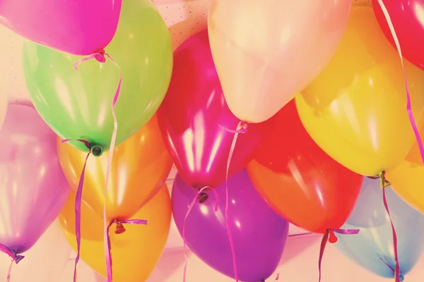 Many bright balloons under ceiling close-up — Stock Photo, Image