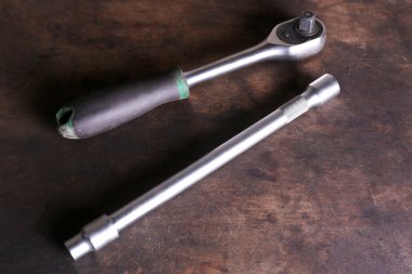 soket anahtarı masada yakın çekim