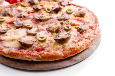 Sebze ile lezzetli pizza yakın çekim