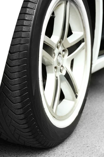 Car wheel close up — Stock Photo, Image