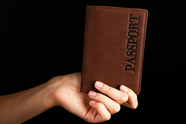 Ženská ruka pas na tmavém pozadí — Stock fotografie