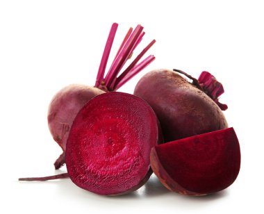 Genç pancar üzerine beyaz izole