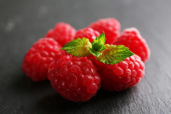 新鲜红树莓木制背景 — 图库照片