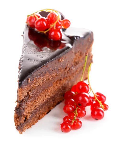 흰색 절연 딸기와 초콜릿 케이크의 맛 있는 조각 — 스톡 사진