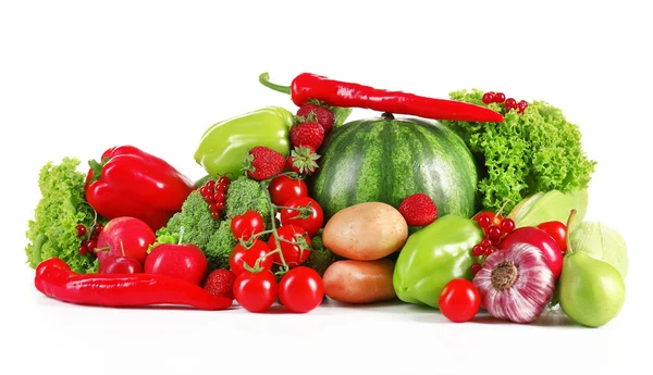 Samenstelling met verse groenten en fruit geïsoleerd op wit — Stockfoto