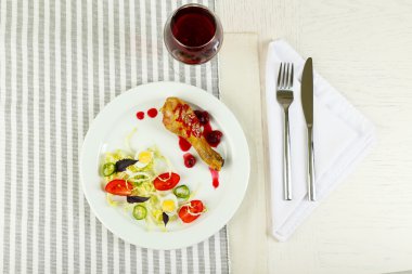 Lezzetli yemek servis