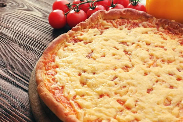 Sýrová pizza se zeleninou — Stock fotografie
