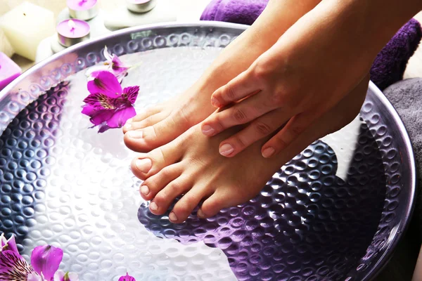 Voeten bij spa pedicure procedure — Stockfoto