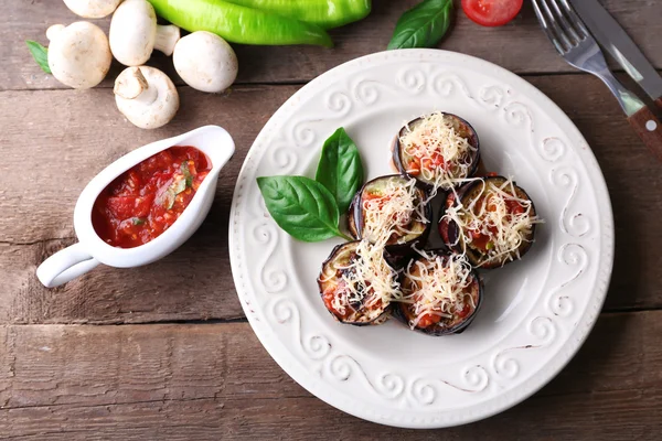 Eggplant with cherry tomatoes and cheese — Stock Photo, Image