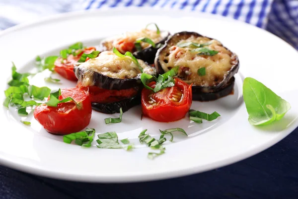 Melanzane con pomodorini e formaggio — Foto Stock