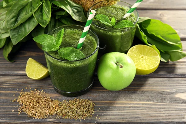 Groene gezond vruchtensap — Stockfoto