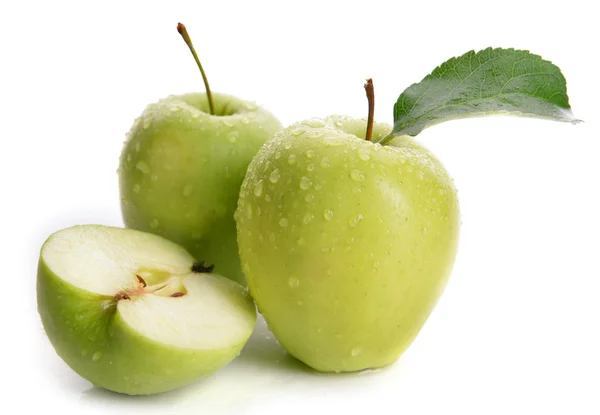 Ώριμα πράσινα μήλα που απομονώνονται σε λευκό — Φωτογραφία Αρχείου