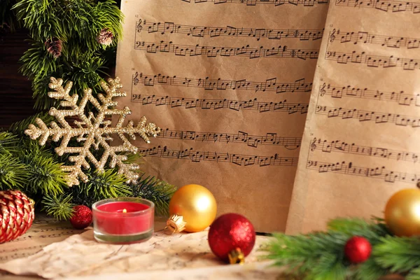 Notas musicales con decoración navideña —  Fotos de Stock