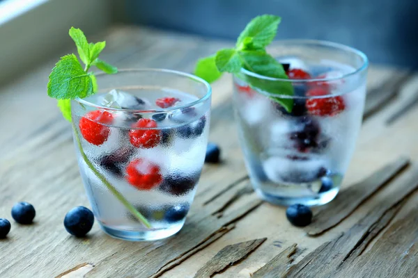 Cold refreshing summer drink — Stock Photo, Image