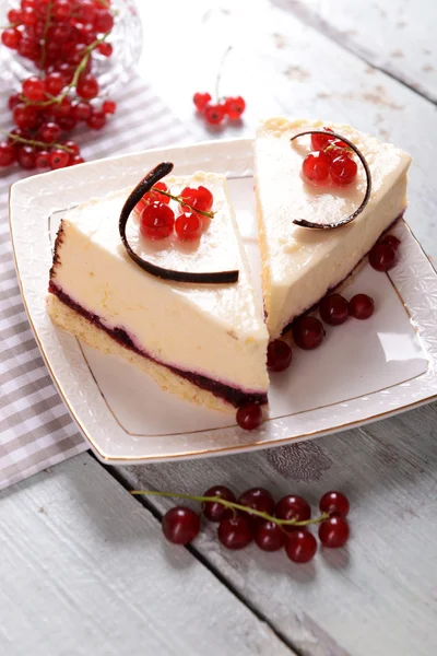 çilek ile lezzetli peynirli kek