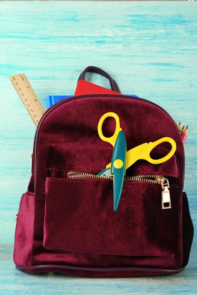 Backpack with school supplies — Stock Photo, Image