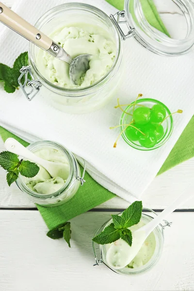 Helado casero de menta —  Fotos de Stock