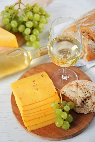 Still life of wine and bread — Stock Photo, Image