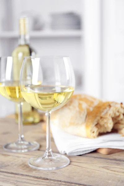 Zátiší z vína a chleba — Stock fotografie