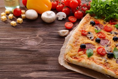 lezzetli ev yapımı pizza üzerinde tablo yakın çekim