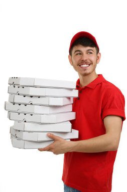 servis elemanı üzerinde beyaz izole karton pizza kutusu