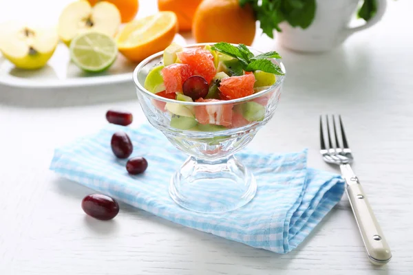 玻璃碗里的水果沙拉 — 图库照片