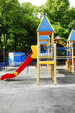 renkli oyun parkı alanında